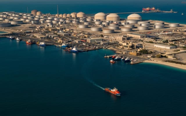 "Saudi Aramco" neft emalı zavodu fəaliyyətini dayandırıb