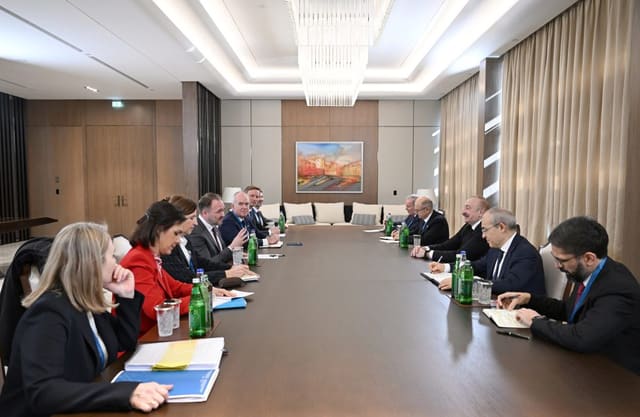Prezident İlham Əliyev Avropa Komissiyasının enerji və mənzil siyasəti üzrə komissarını qəbul edib