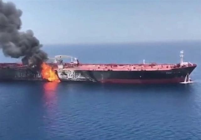 İİKK Fars körfəzində Amerika neft tankerini vurub