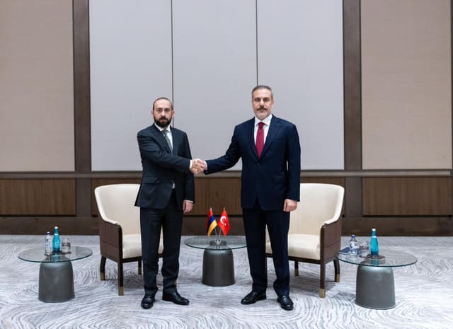 Hakan Fidan və Ararat Mirzoyan arasında telefon danışığı olub