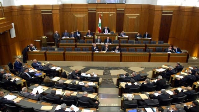 Livan parlamenti İsrail ilə münaqişə səbəbindən seçkiləri iki il təxirə salıb