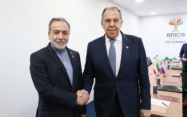Sergey Lavrov və iranlı həmkarı arasında telefon danışığı olub