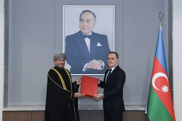 Ceyhun Bayramov Oman Sultanlığının ölkəmizə təyin edilmiş qeyri-rezident səfirini qəbul edib