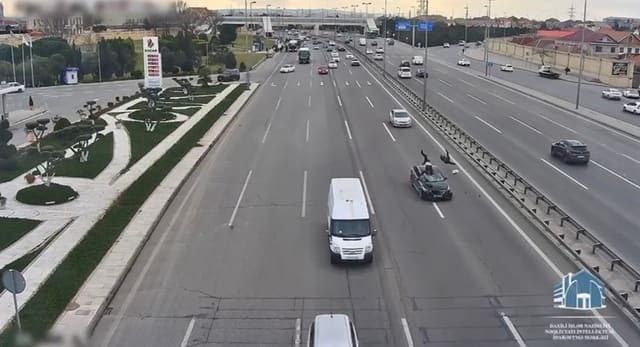 Aeroport şosesində iki piyadanın vurulması ilə nəticələnən yol-nəqliyyat hadisəsi baş verib - VİDEO
