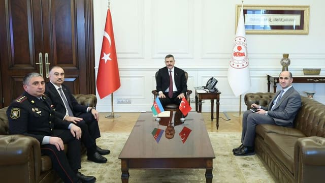 Türkiyənin daxili işlər naziri Azərbaycan səfiri ilə görüşüb