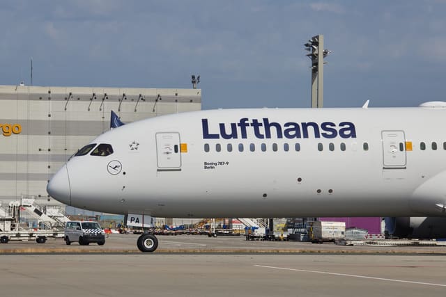 "Lufthansa" Dubaya uçuşları 28 mart tarixinə qədər dayandırıb
