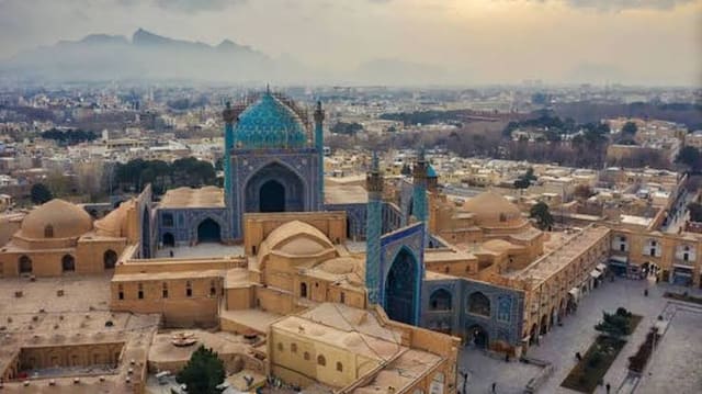 İsfahan hava hücumuna məruz qalıb