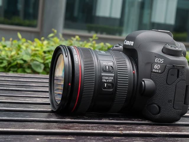 İşlədiyi ofisdən 9000 dollar qiyməti olan fotoaparat oğurlayan şəxs saxlanılıb