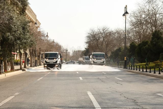 Bu gün Bakıda 537 küçə yuyulub