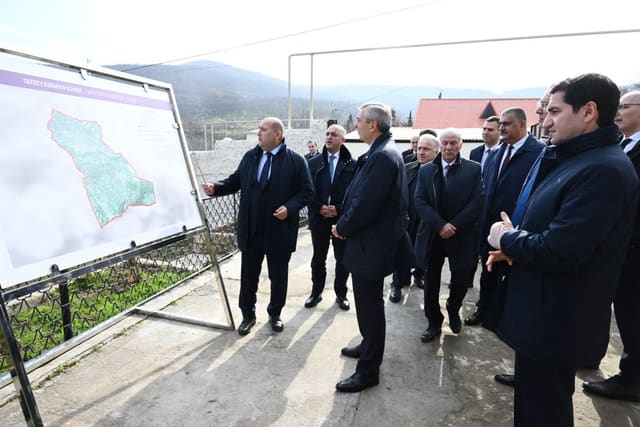 Əlaqələndirmə Qərargahının üzvləri Xocavəndin Quzeyxırman kəndində aparılan təmir-bərpa işləri ilə tanış olublar