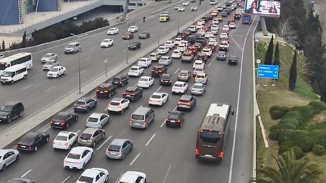 Bakıda hazırda sıxlıq müşahidə olunan yollar açıqlanıb 