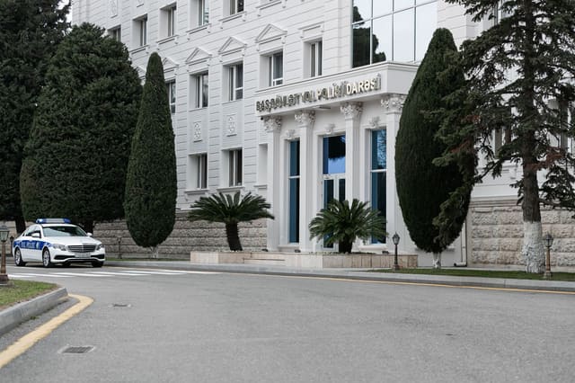 Baş Dövlət Yol Polisi İdarəsinin qeyri-iş günlərində xidmətin təşkili ilə bağlı əhaliyə müraciət edib