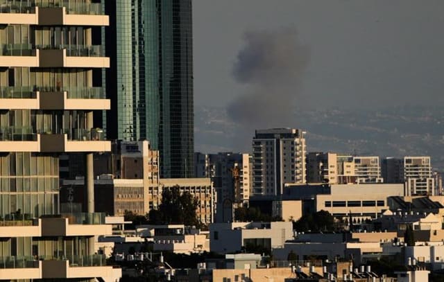 İran İsrailə daha bir raket hücumu həyata keçirib