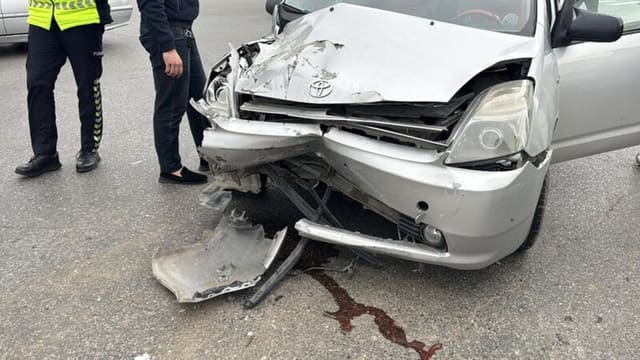 Sumqayıtda yük avtomobili aşıb