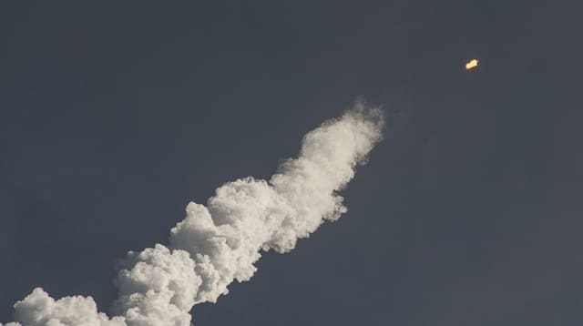 İsrail ordusu Livanda Hizbullaha qarşı hava hücumları elan edib