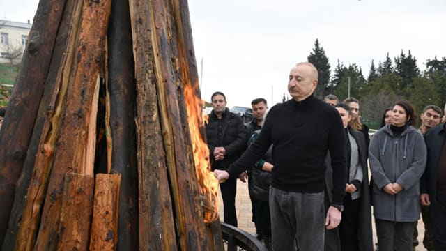 Prezident Xanoba sakinləri ilə birlikdə Novruz tonqalını alovlandırıb - FOTOLAR