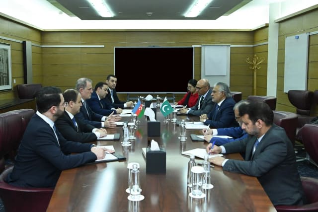 Azərbaycan və Pakistan XİN rəhbərləri regional təhlükəsizliyi müzakirə ediblər