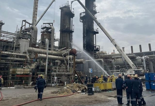 Küveytin "Əl-Əhmədi" limanındakı neft emalı zavodunda pilotsuz təyyarənin hücumu nəticəsində yanğın baş verib