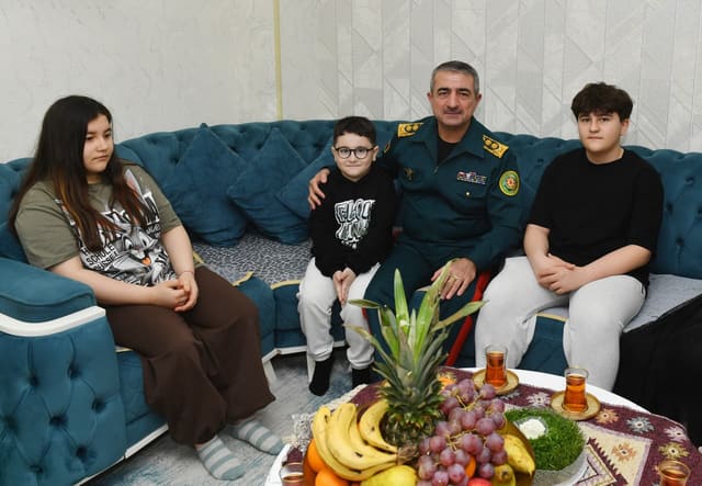 Dövlət Sərhəd Xidmətinin rəhbərliyi şəhid ailələrini ziyarət edib - FOTO