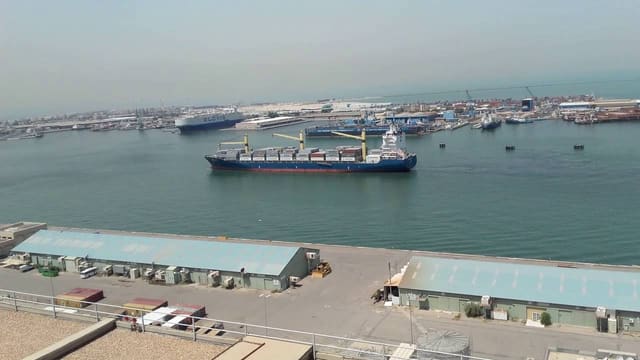 Küveytin "Port Abdullah" neft emalı zavodunda pilotsuz təyyarənin hücumundan sonra yanğın baş verib