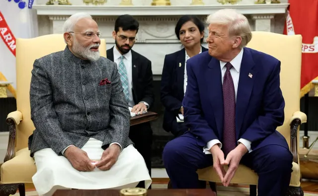 Tramp Modi ilə Yaxın Şərqdəki vəziyyəti müzakirə edib