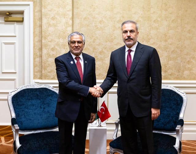 Hakan Fidan ilə Məhəmməd İshaq Dar arasında telefon danışığı olub