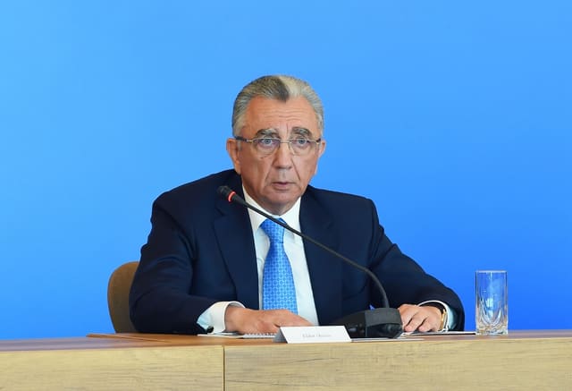 Eldar Əzizov bəzi rayonlarda yağışla bağlı tədbirlərin zəif aparıldığını qeyd edib