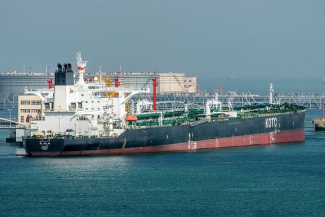 İran Dubay sahillərində neft tankerinə hücum edib