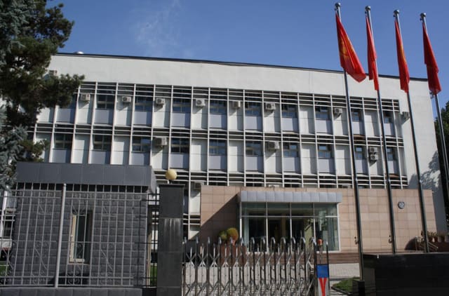 Qırğızıstanın İrandakı səfirliyi fəaliyyətini müvəqqəti dayandırıb