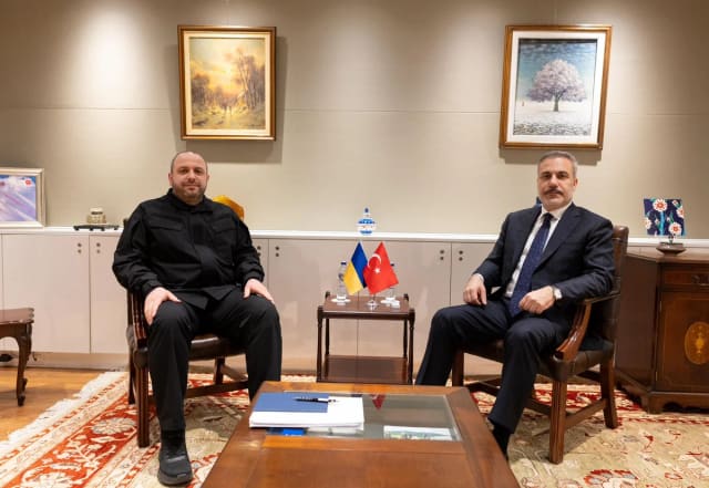 Hakan Fidan Rüstəm Umerovla görüşüb
