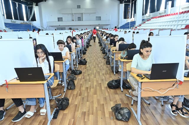 MİQ imtahanına buraxılacaq ali təhsilin bakalavriat səviyyəsi üzrə ixtisasların siyahısı müəyyənləşib