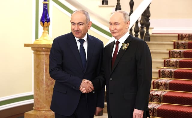 Peskov Paşinyan-Putin görüşünün təfərrüatlarını açıqlayıb