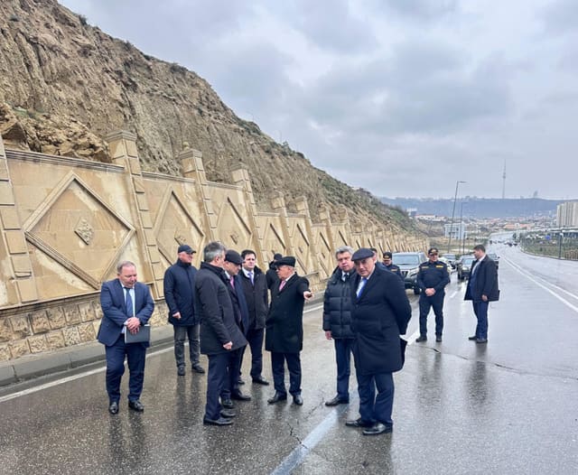 Kəmaləddin Heydərov Bibiheybət yolunda yaranmış sürüşmə təhlükəsi ilə əlaqədar ərazidə olub