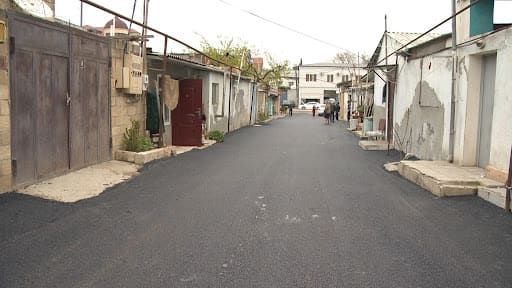 Urbanist: "Dar küçələr asfalt yox, daş örtüklə döşənməlidir"