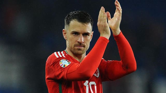"Arsenal"ın sabiq uelsli futbolçusu karyerasını bitirdi 