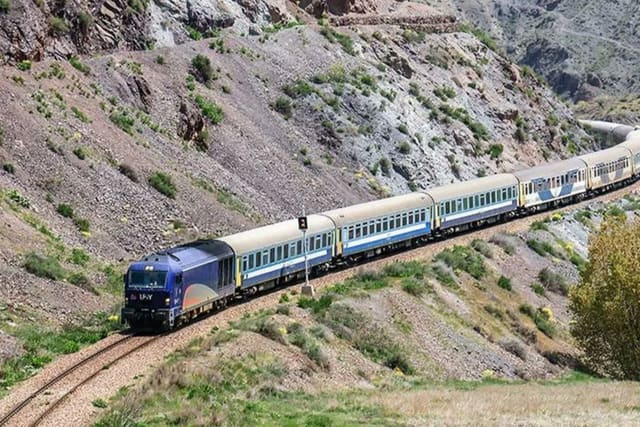 İsrail İranda dəmir yolu və körpülərə hücum edib - YENİLƏNİB