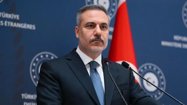  Hakan Fidan britaniyalı həmkarı ilə danışıb