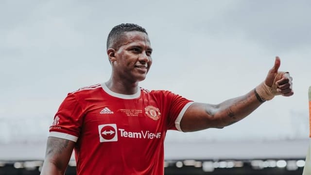 Ekvadorlu futbolçu 40 yaşında futbola qayıtdı 