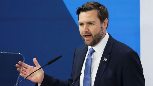Vens İranla danışıqlar üçün Pakistana səfər edib