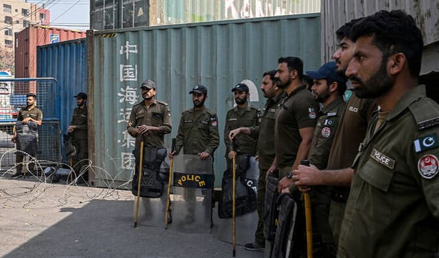 “Express Tribune”: Pakistanda 16 terror şübhəlisi saxlanılıb