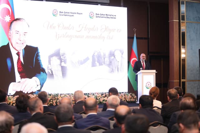 “Ulu Öndər Heydər Əliyev və Azərbaycanın memarlıq irsi” mövzusunda tədbir keçirilib