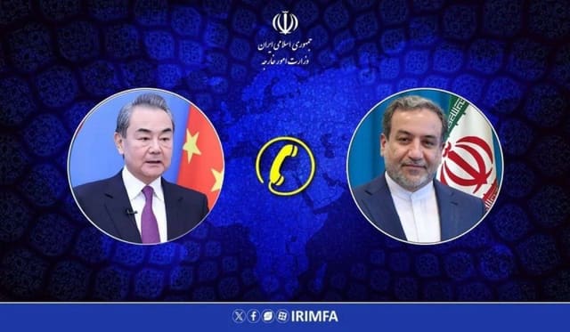 Əraqçi çinli həmkarı ilə telefon danışığı aparıb