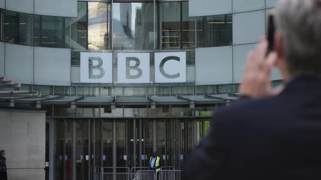 BBC təxminən 2000 nəfəri işdən çıxaracaq
