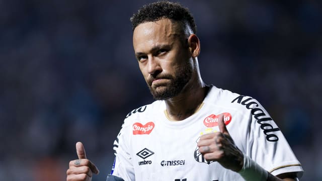Neymar azarkeşlərlə yaşadığı insidentə görə üzr istədi