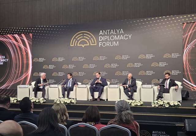 Hikmət Hacıyev: Azərbaycan regionda sülh gündəliyinə tam sadiqdir