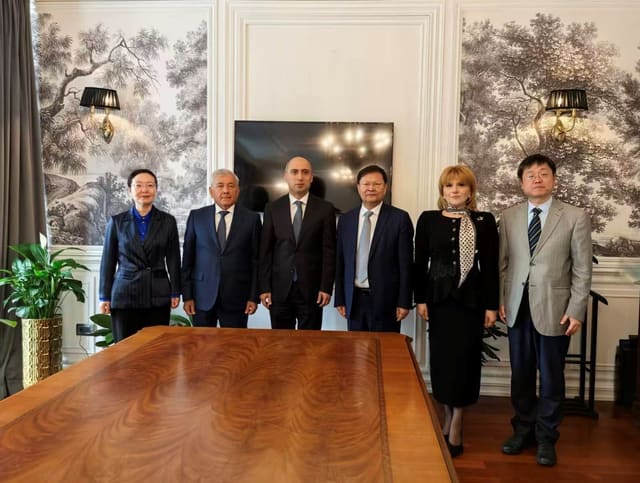 Emin Əmrullayev Pekin Kimya Texnologiya Universitetinin rektoru ilə görüşüb