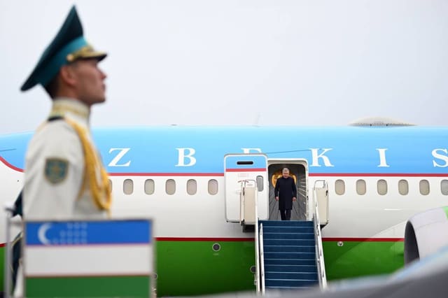 Özbəkistan Prezidenti Qazaxıstana işgüzar səfərə gəlib