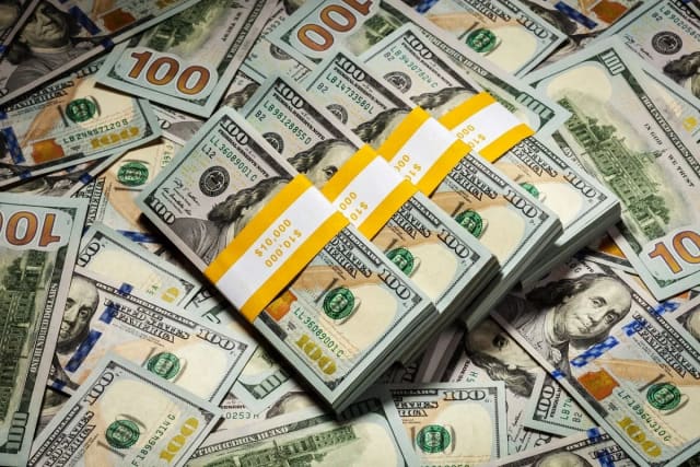 WSJ: ABŞ İraqa nağd dollar göndərişlərini dondurur