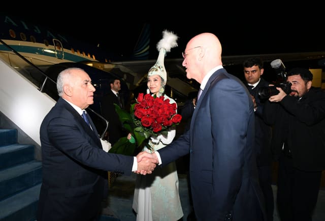 Baş nazir Əli Əsədov Qazaxıstana işgüzar səfərə gəlib