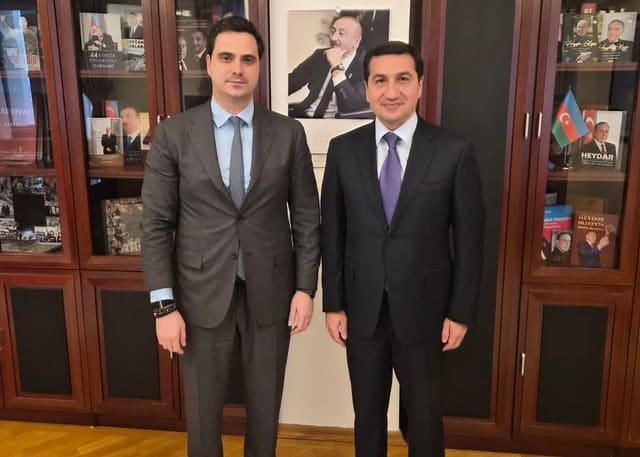 Hikmət Hacıyev Slovakiya səfiri ilə ikitərəfli münasibətləri müzakirə edib